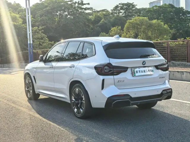 BMW iX3 — Фото автомобиля 20