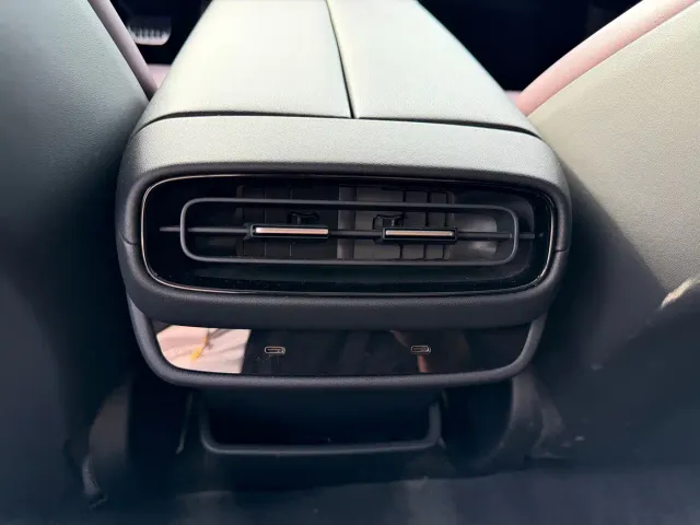 Xiaomi SU7 — Фото автомобиля 9