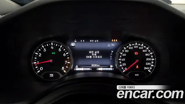 Jeep Renegade — Фото автомобиля 8