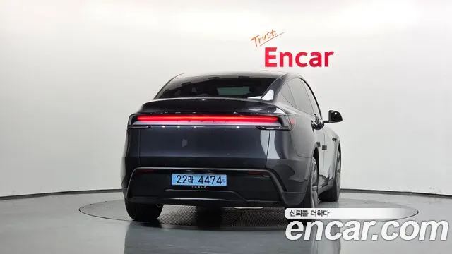 Tesla Model Y — Фото автомобиля 4