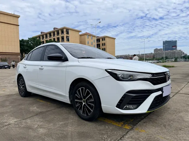 Roewe i5 — Фото автомобиля 3