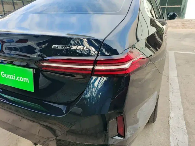 BMW i5 — Фото автомобиля 7