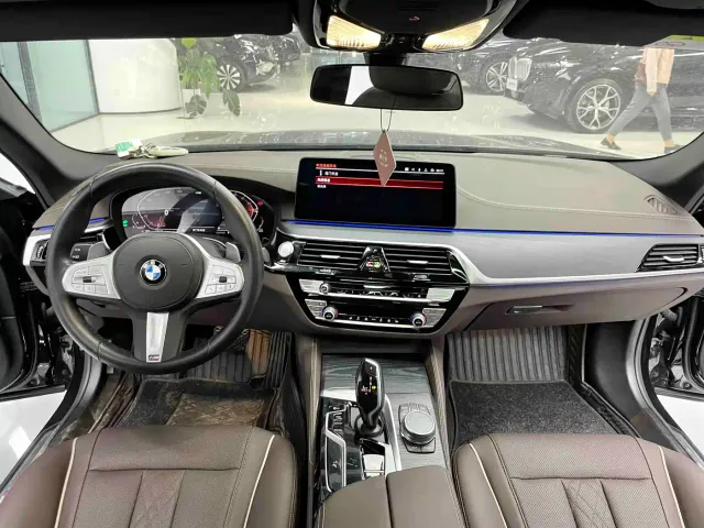 BMW 5 Series — Фото автомобиля 4