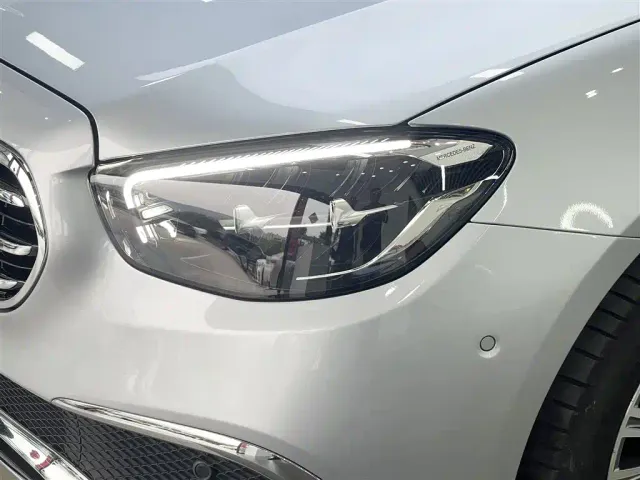 Mercedes-Benz E-Class — Фото автомобиля 6