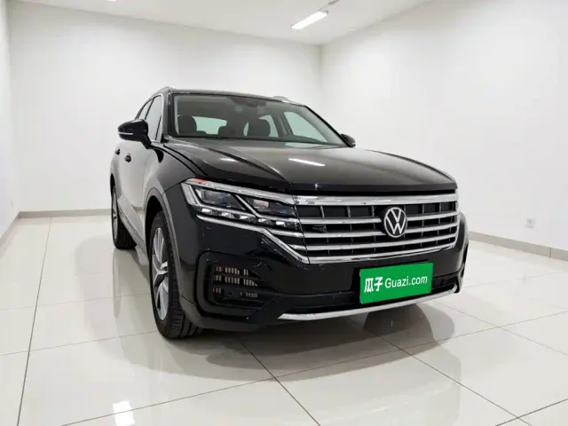 Volkswagen Touareg — Фото автомобиля 3