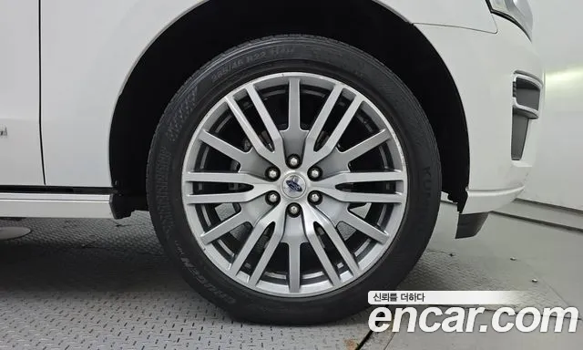 Ford Expedition — Фото автомобиля 6