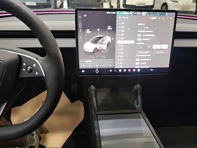 Tesla Model 3 — Фото автомобиля 9