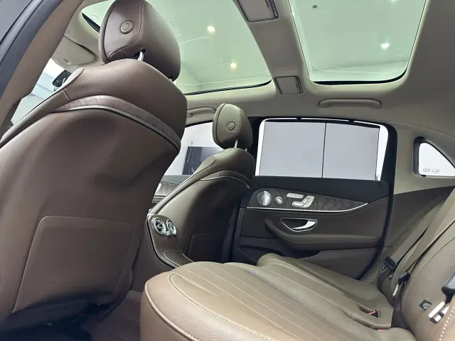 Mercedes-Benz E-Class — Фото автомобиля 14