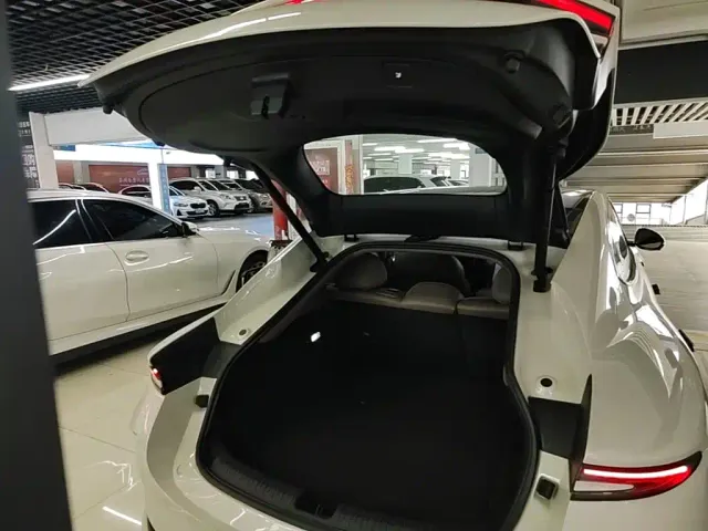 IM Motors L6 — Фото автомобиля 18