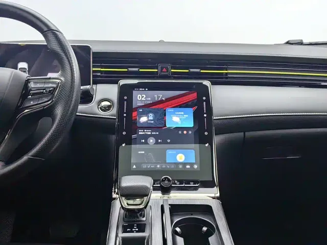 Roewe RX5 — Фото автомобиля 12