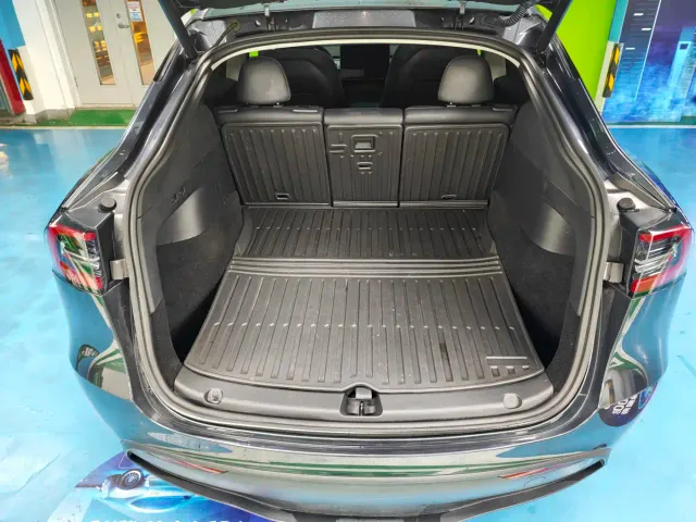 Tesla Model Y — Фото автомобиля 19