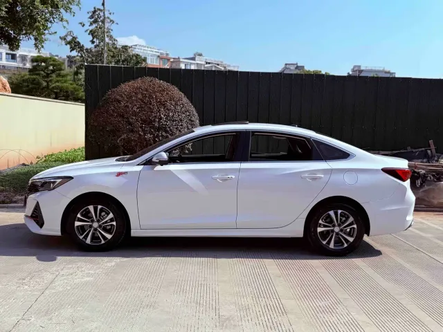 Changan Eado — Фото автомобиля 9