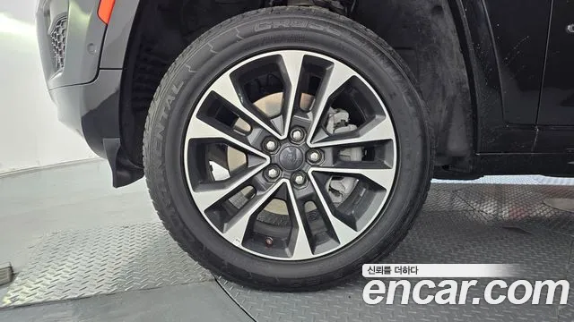 Jeep Cherokee Grand Cherokee(WL) L 3.6 Overland — Фото автомобиля 5