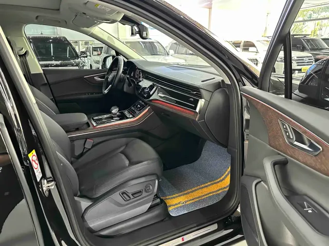 Audi Q7 — Фото автомобиля 11