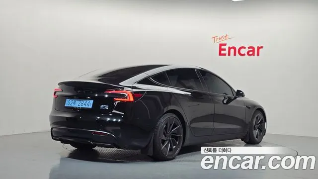Tesla Model 3 — Фото автомобиля 2