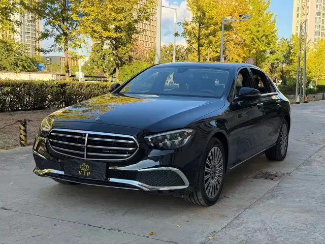 Фотография автомобиля — Mercedes-Benz E-Class