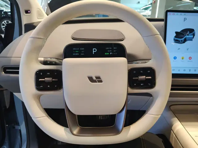 Li Auto i8 — Фото автомобиля 9