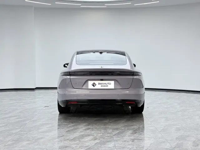 Nio ET5 — Фото автомобиля 3