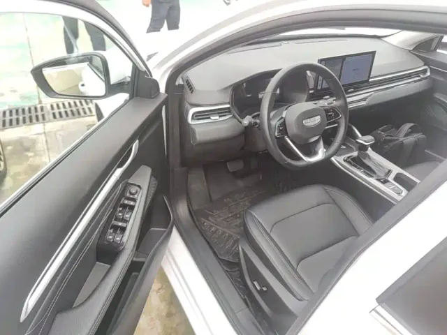 Geely Emgrand — Фото автомобиля 15