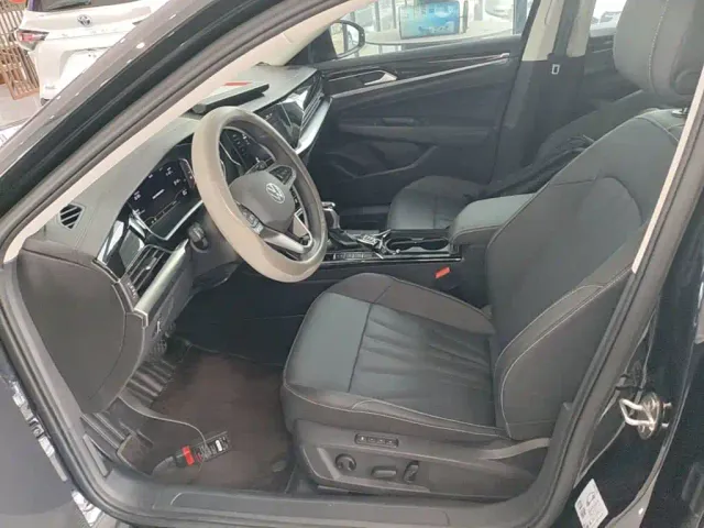 Volkswagen Passat — Фото автомобиля 14