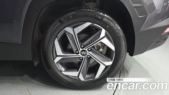 Hyundai Tucson Tucson (NX4) Бензин 1.6 турбо 2WD — Фото автомобиля 18