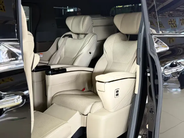 Toyota Alphard — Фото автомобиля 19