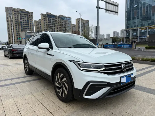 Volkswagen Tiguan L — Фото автомобиля 3