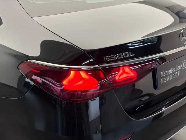 Mercedes-Benz E-Class — Фото автомобиля 18