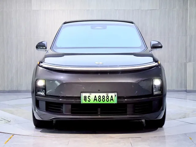 Li Auto L8 — Фото автомобиля 2