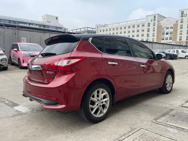 Nissan Tiida — Фото автомобиля 6