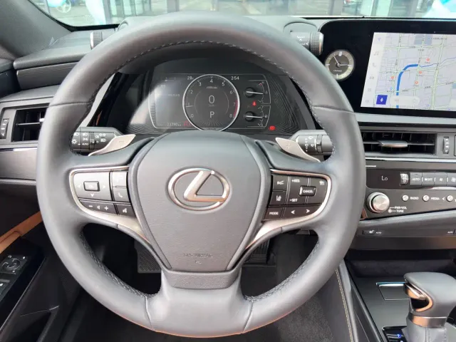 Lexus ES — Фото автомобиля 15