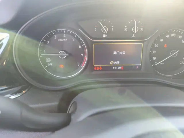 Buick Regal — Фото автомобиля 13