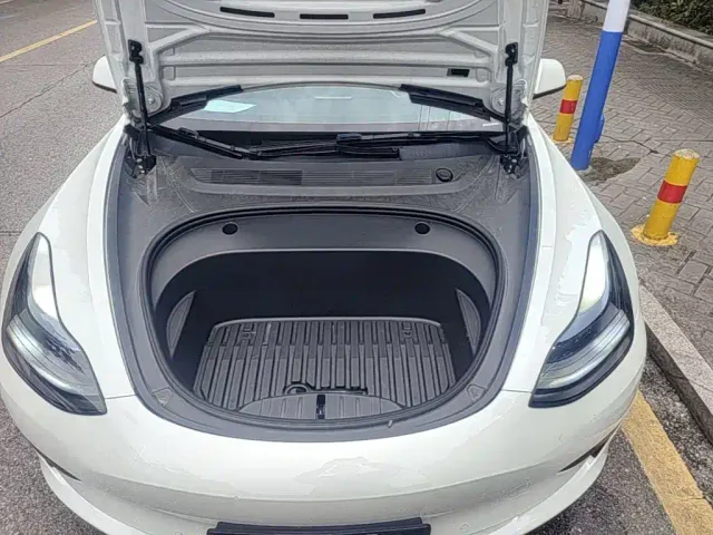 Tesla Model 3 — Фото автомобиля 19