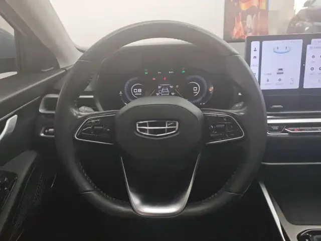 Geely Emgrand — Фото автомобиля 15
