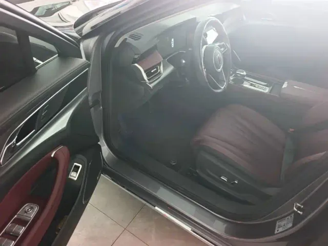 Hongqi H5 — Фото автомобиля 15