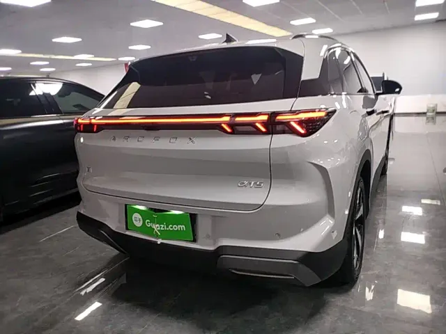 Arcfox Alpha T5 — Фото автомобиля 5