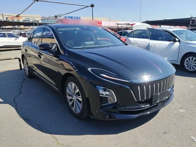 Hongqi E-QM5 — Фото автомобиля 3