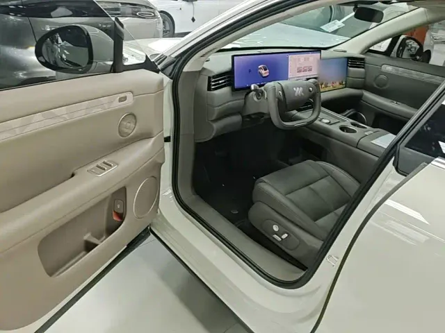 IM Motors LS6 — Фото автомобиля 15