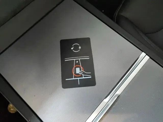 Tesla Model Y — Фото автомобиля 8
