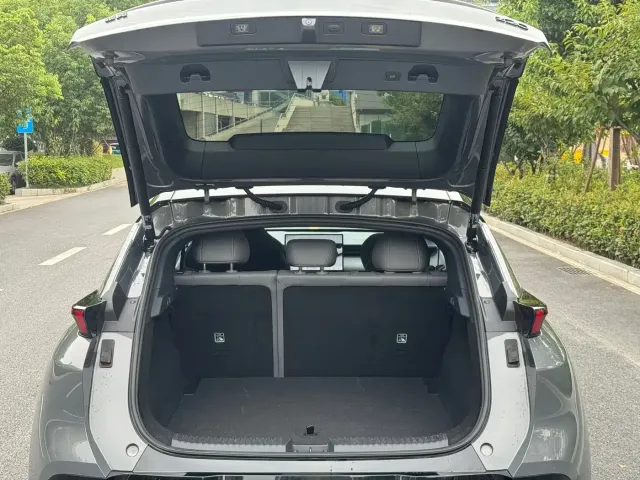 Lynk & Co Z20 — Фото автомобиля 17