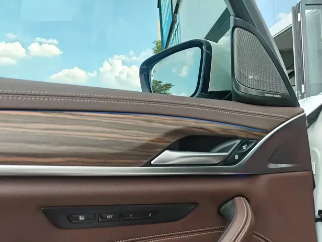 BMW 5 Series — Фото автомобиля 8