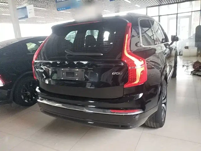 Volvo XC90 — Фото автомобиля 6