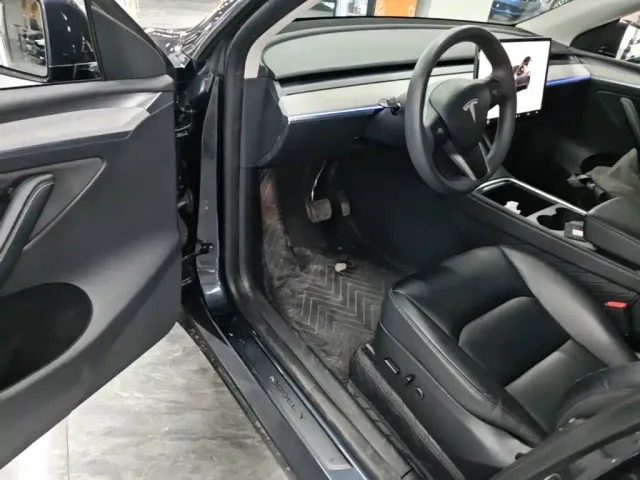 Tesla Model Y 2024 Rear-Wheel Drive Version — Фото автомобиля 15