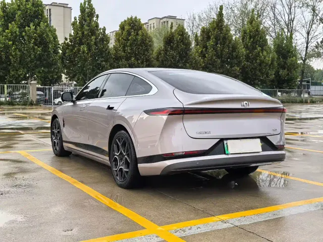 Changan Qiyuan A07 — Фото автомобиля 7