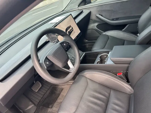 Tesla Model 3 — Фото автомобиля 5