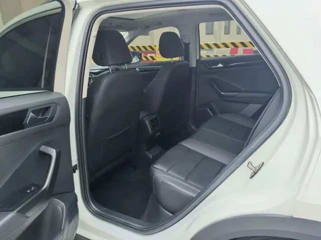 Volkswagen T-Roc — Фото автомобиля 5