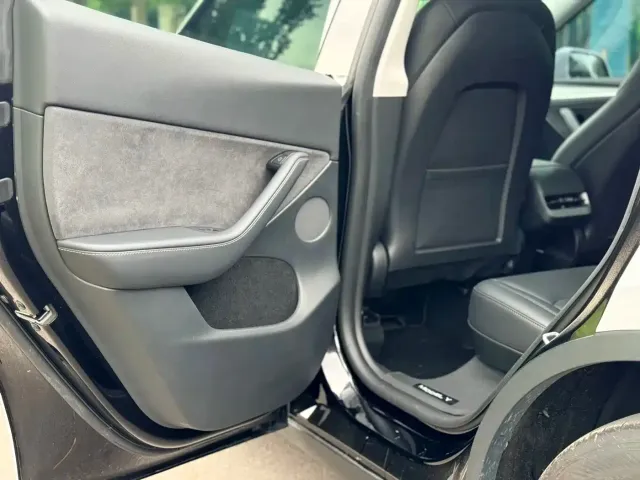 Tesla Model Y — Фото автомобиля 12