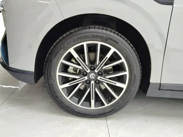Leapmotor B10 — Фото автомобиля 6