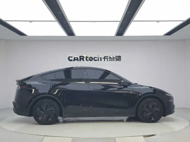 Tesla Model Y — Фото автомобиля 6