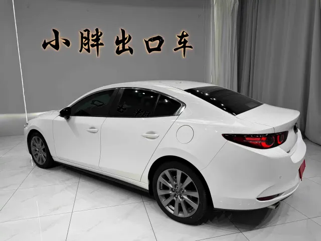 Mazda Axela — Фото автомобиля 5
